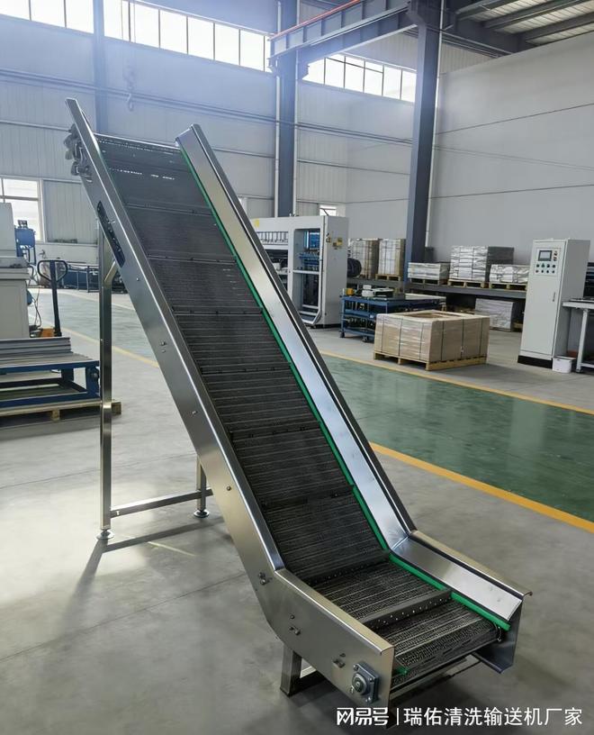 宁津瑞佑机械：源头厂家造不锈钢爬坡输送机筑牢饲料化工输送保障